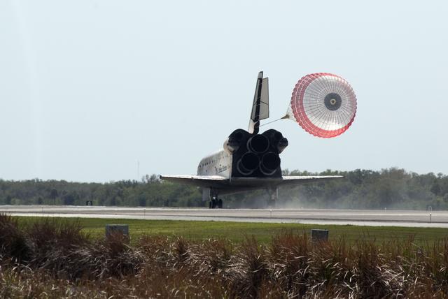 NASA image: STS-133 landing at KSC