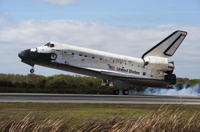 NASA image: STS-133 landing at KSC