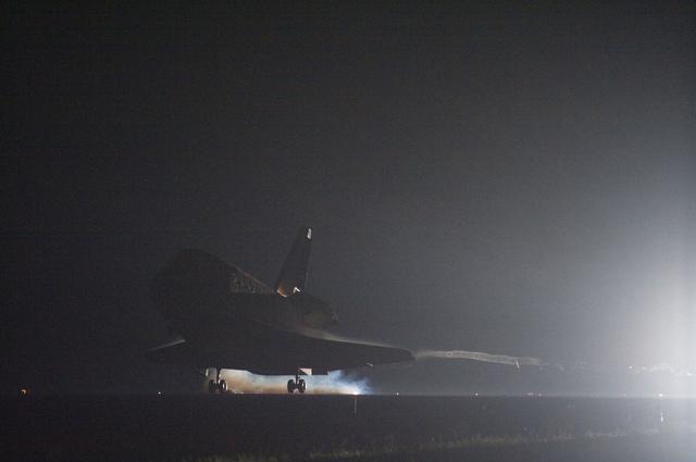 NASA image: Final Landing of the Space Shuttle Endeavour / STS-134 Mission