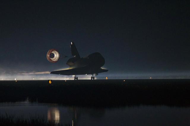 NASA image: The Final Landing of STS-135 Atlantis