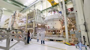 Artemis-I_OrionLiftFromFASTcell4k