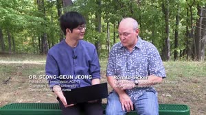 Dr. Seong-Geun Jeong Explains Presentation on Janus Particles