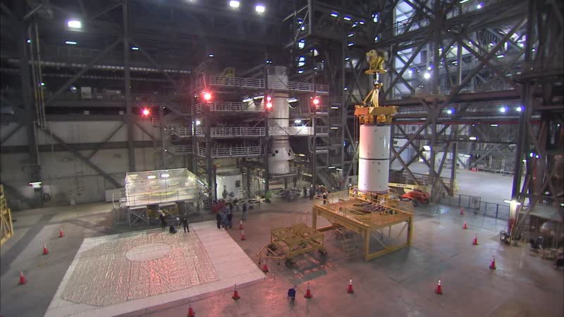 SLS Booster Pathfinder Stacking - Timelapse