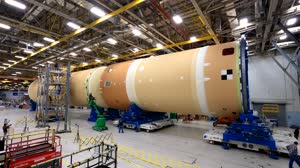 Engineers Join SLS Rocket Parts to Form Artemis II Core Stage
