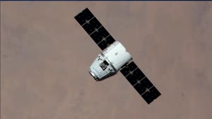 iss059m261260929_Expedition_59_SpaceX_CRS-17_Rendezvous_Capture_2019_0506_1199871