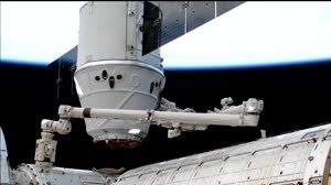 iss059m261261259_Expedition_59_SpaceX_CRS-17_Installation_May_6_2019
